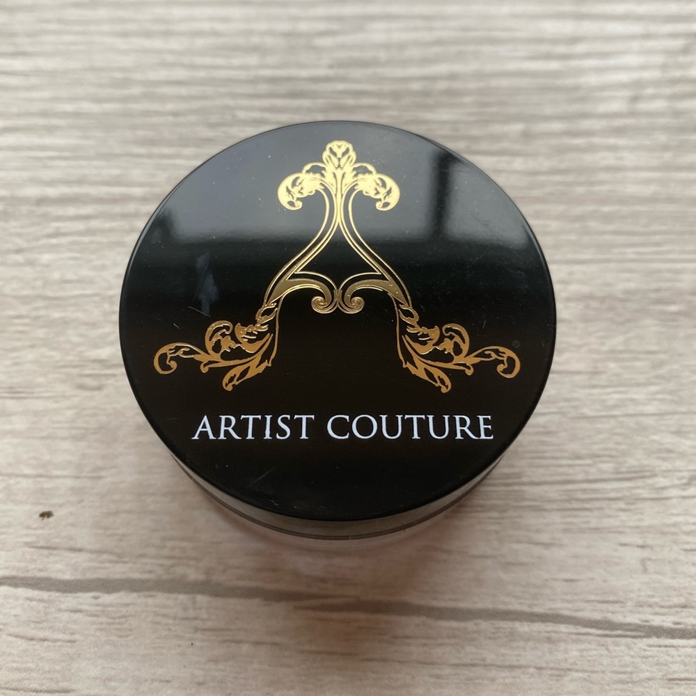 ✨ ‘Artist Couture’ Diamond Glow Highlight Powder